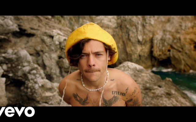 Harry Styles Debuts “Golden” Music Video