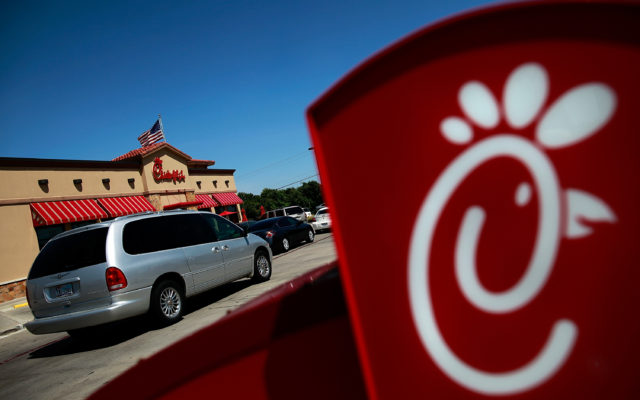 Mount Pleasant Chick-Fil-A Manager Steps In To Direct Drive-Thru Vaccine Clinic