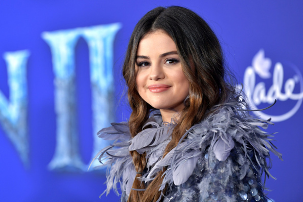 Photo: ‘Selena Gomez’ Does Away With Her Brunette Hair And Goes Platinum Blonde